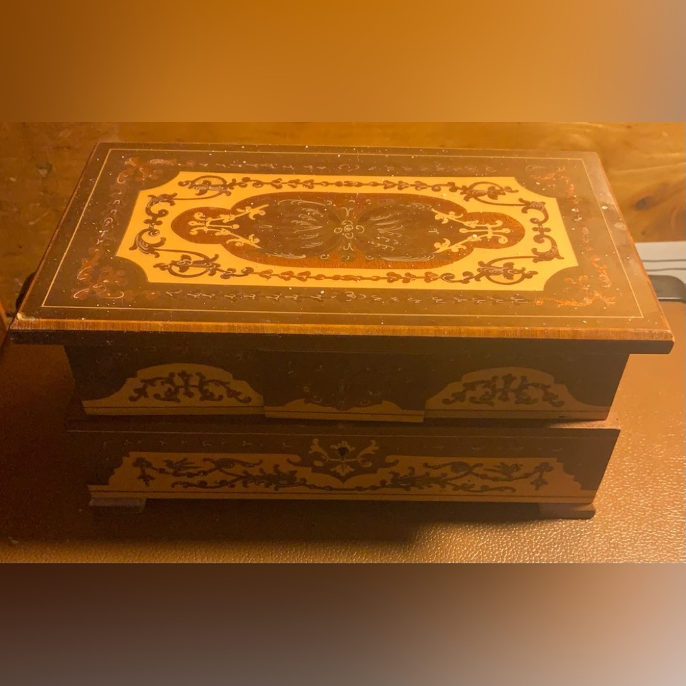 Reuge vintage Swiss made  Ballerina winding jewelry box.  Plays Lara's Theme.